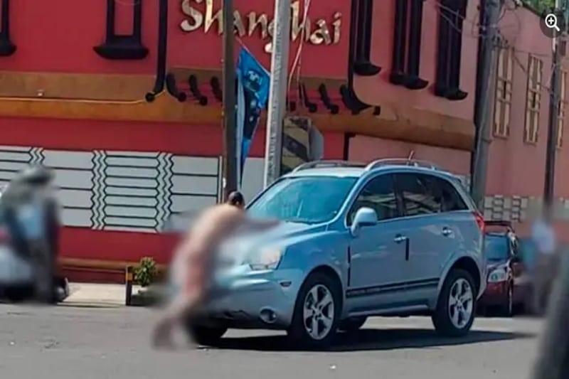 Captan a hombre desnudo afuera del motel Shangai; al parecer se trato de una pelea de pareja