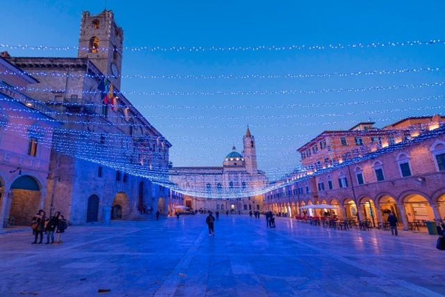 La misteriosa ciudad italiana que brilla en la oscuridad