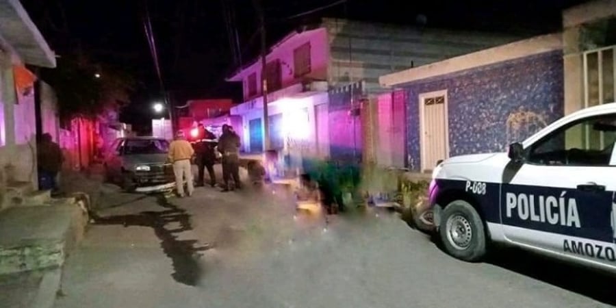Asesinan a hombre dentro de su vehículo en Amozoc; se presume que fue un ataque directo