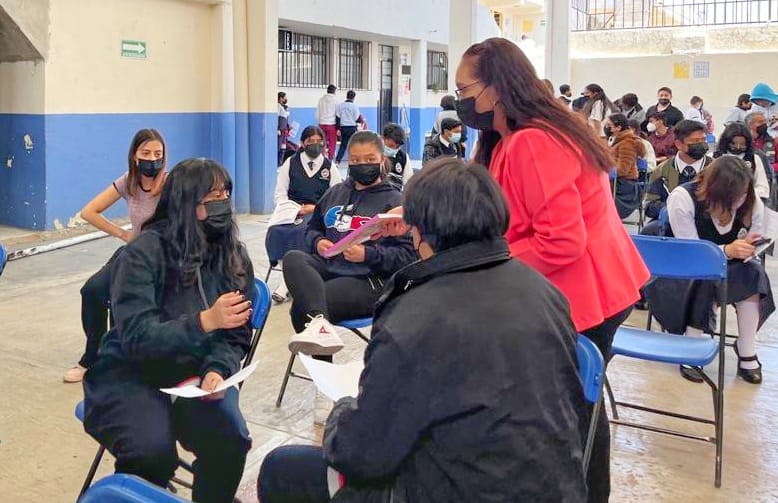 Autoridades Municipales y Estatales brindan plática a estudiantes huamantlecos sobre embarazo adolescente