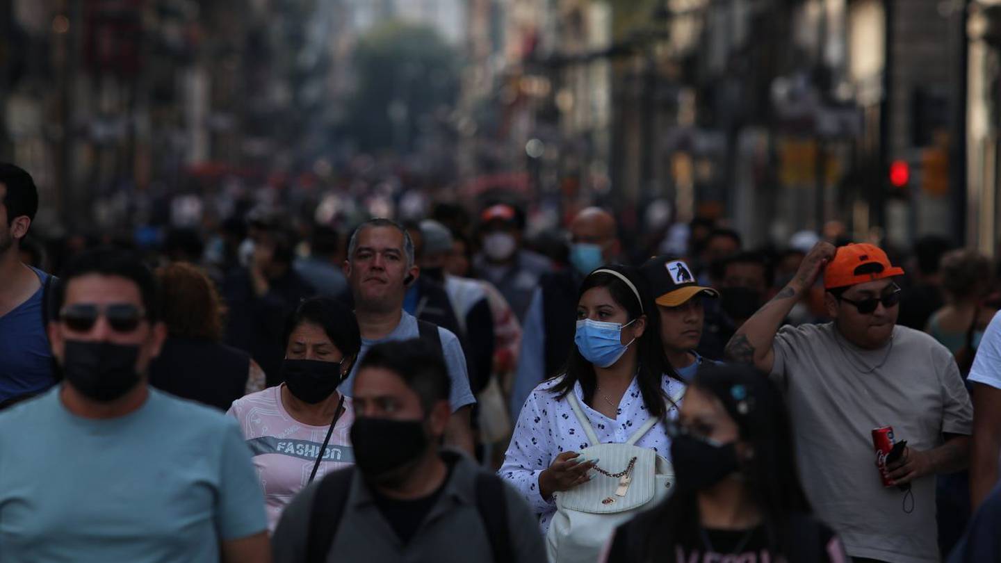 México suma 18 mil 309 nuevos casos y 706 muertes por Covid en el último día
