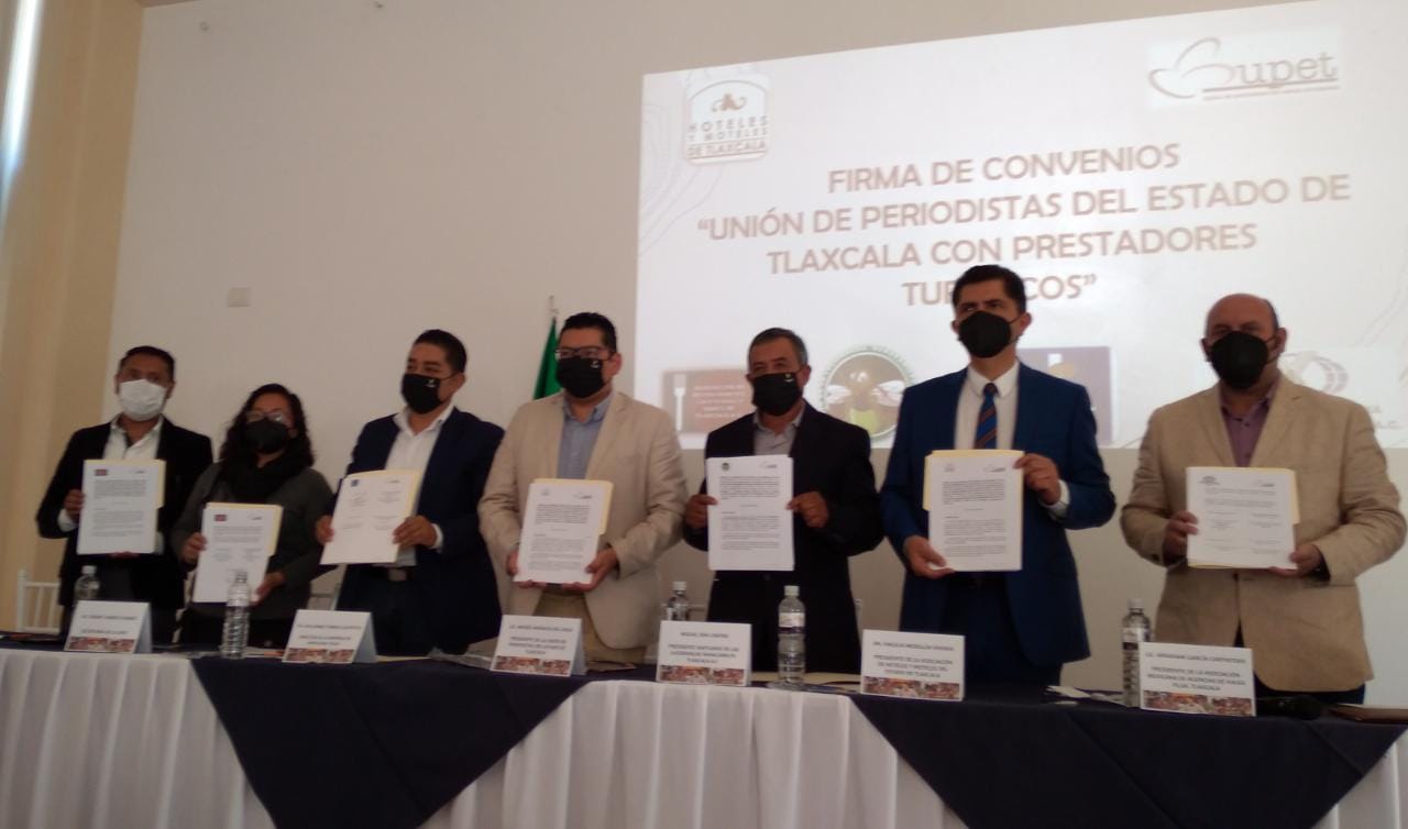 Periodistas de Tlaxcala podrán disfrutar de cosas turísticas, firman convenio