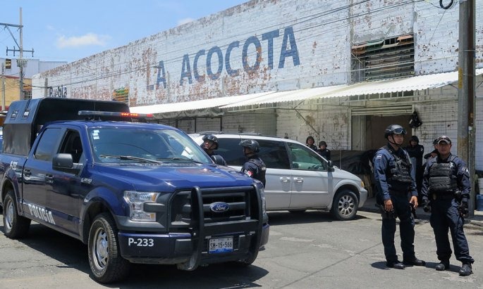 Mercados de Puebla siguen siendo operados por mafias a pesar de limpias: Barbosa