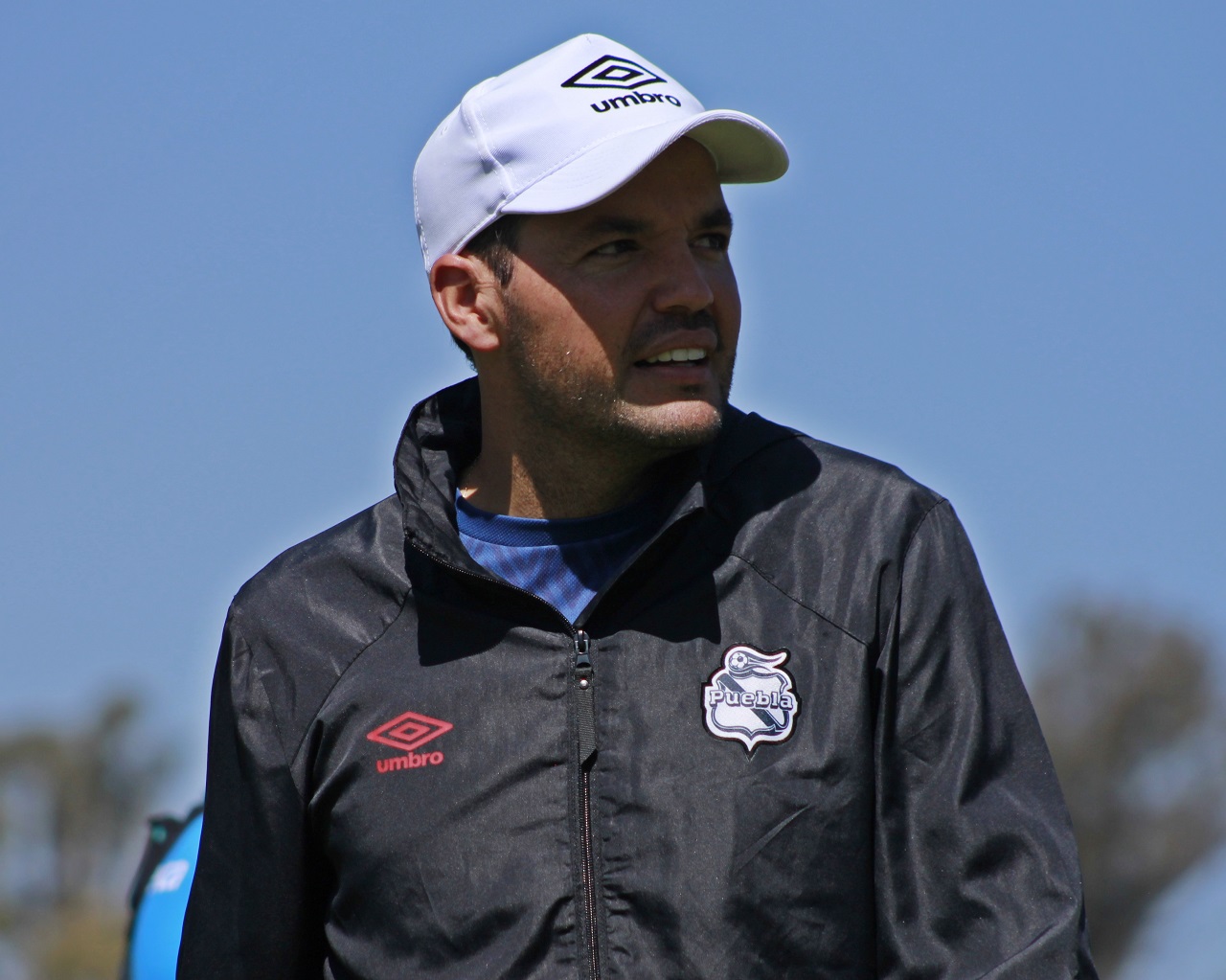 A Larcamón no le interesa el favoritismo ante Chivas 