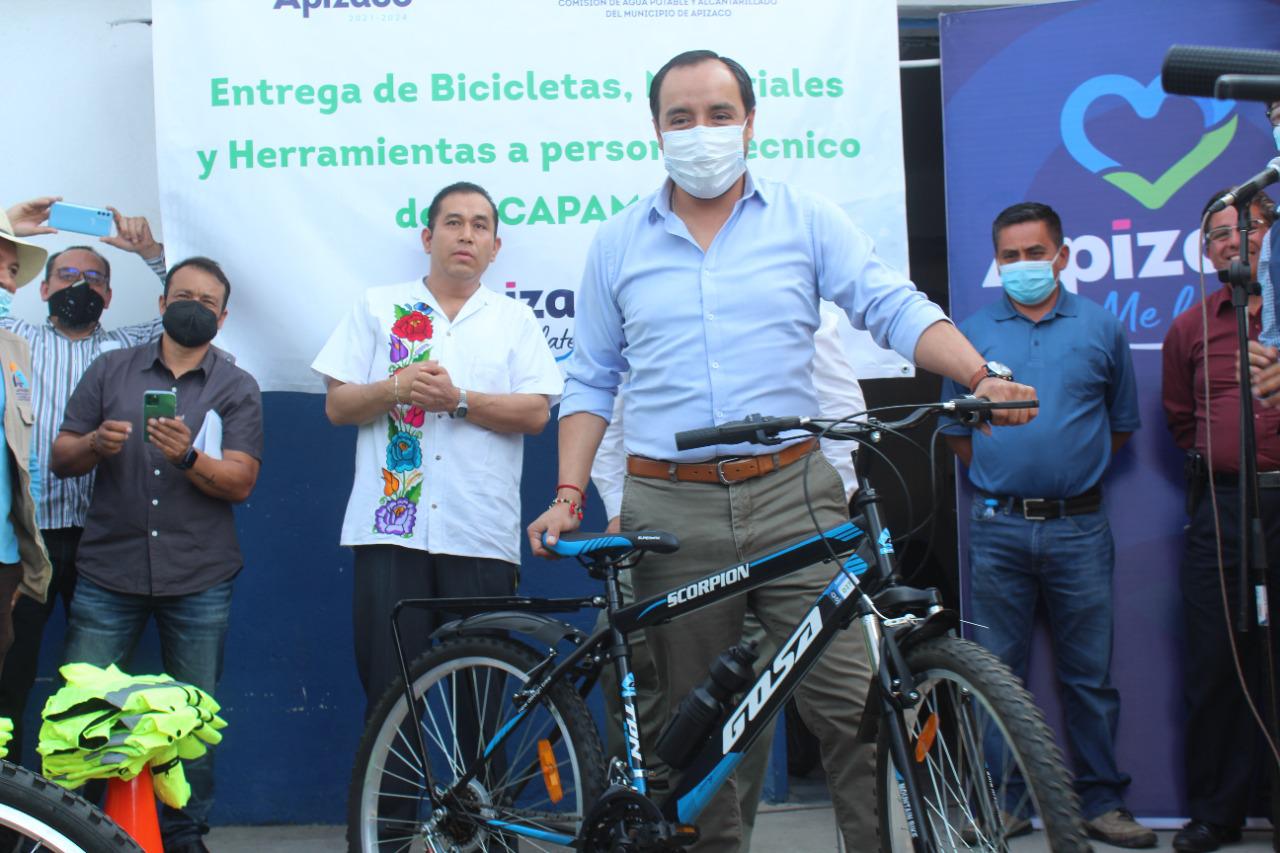 Entregan herramientas nuevas a trabajadores de CAPAMA