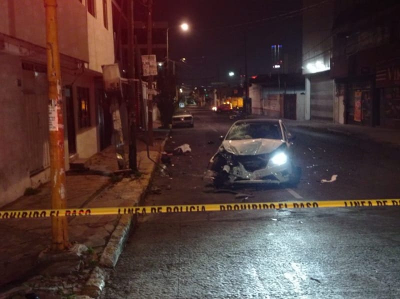 Motociclista muere tras ser arrollado en la 31 poniente; se presume conducía un menor de edad