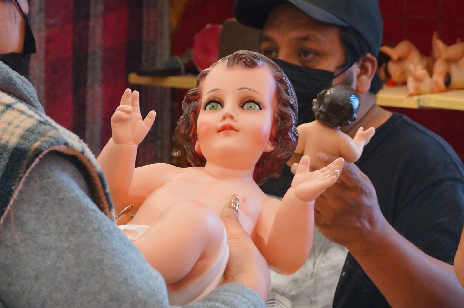 Sigue tradición de vestir a Niños dios, en Tlaxcala