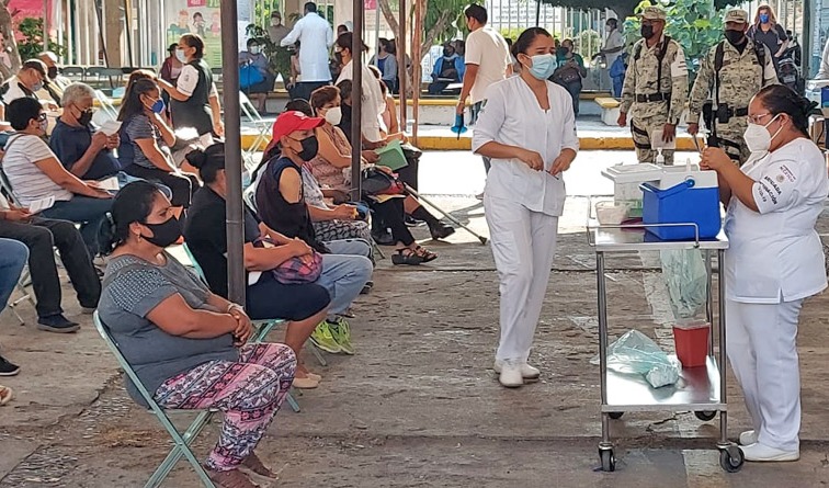 Iniciará el 8 de febrero la vacunación de refuerzo para mayores de 40 en Puebla capital