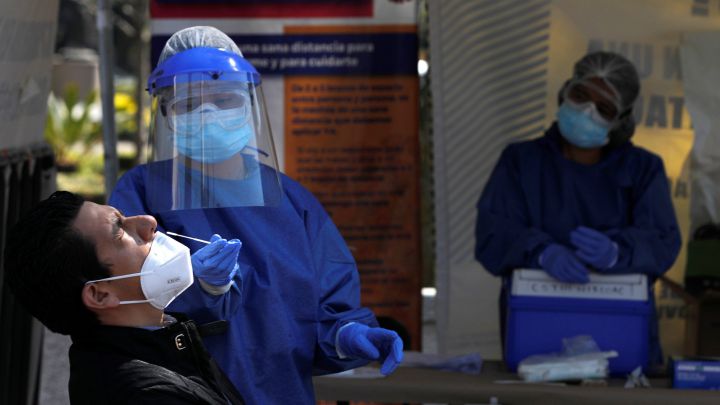 ¿Por qué algunas personas se contagian coronavirus y otras no?