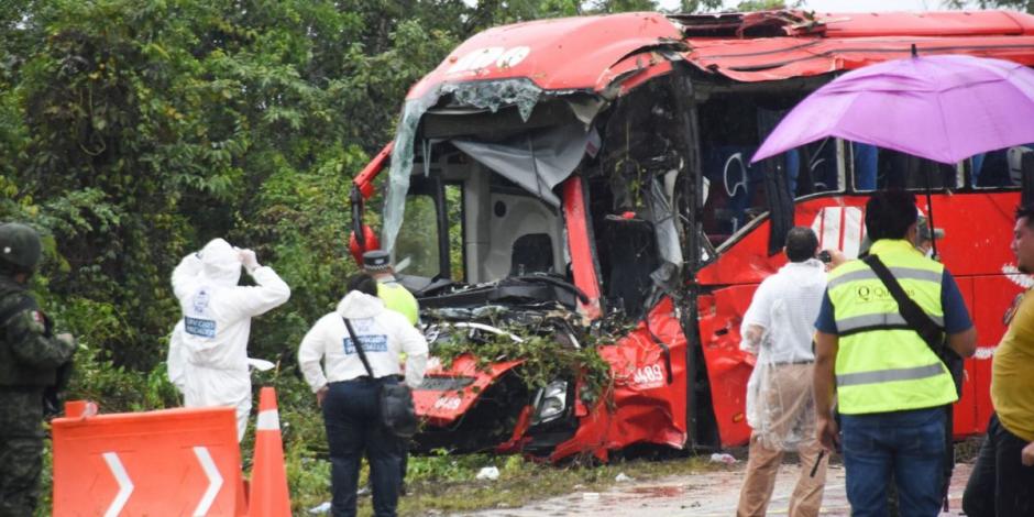 Identifican a 4 de las 8 personas fallecidas por volcadura de en la carretera Mérida-Cancún