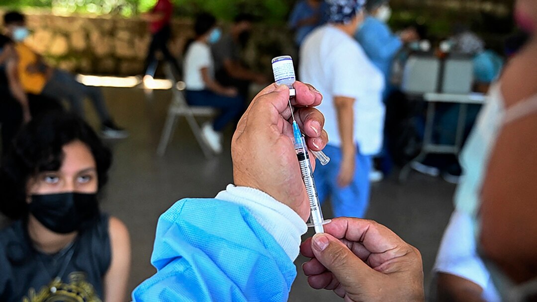 Este lunes México aplicó 53,402 nuevas dosis de vacunas contra Covid; van 169.6 millones