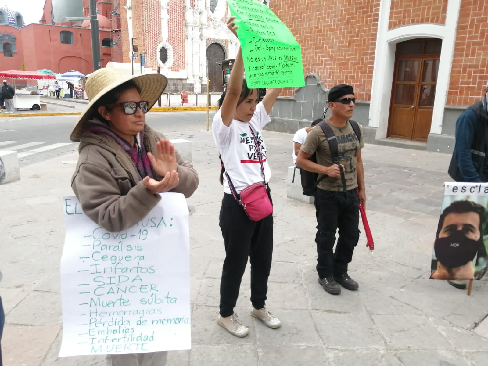 Tlaxcaltecas "antivacunas" vuelven a salir a las calles, exigen a Gobernadora retirar decreto de certificado de vacunación