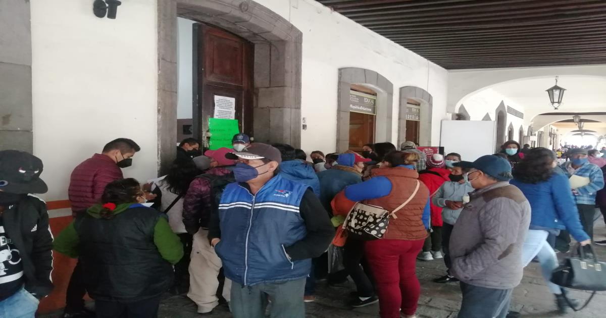 Periodo de pre-inscripciones de alumnos de educación básica en Tlaxcala capital genera gran afluencia de personas