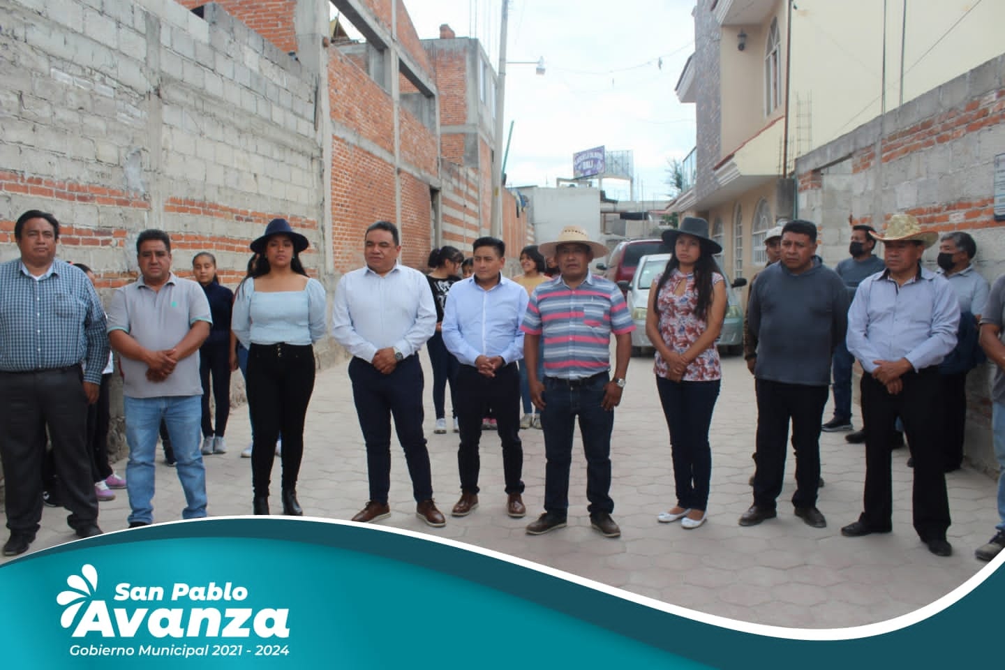 Alcalde de San Pablo del Monte entrega obra en El Cristo