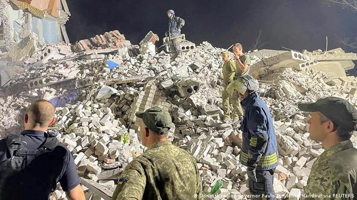 Reportan en Donetsk, Ucrania, al menos otros 15 muertos por bombardeos rusos contra edificios residenciales