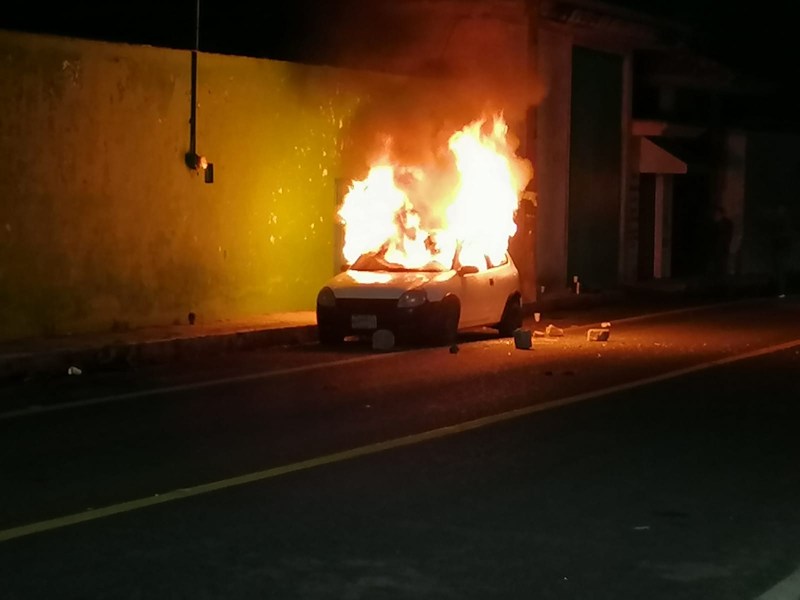 Rescatan de ser linchadas a madre e hija tras ser acusadas de robo, en Xiloxoxtla