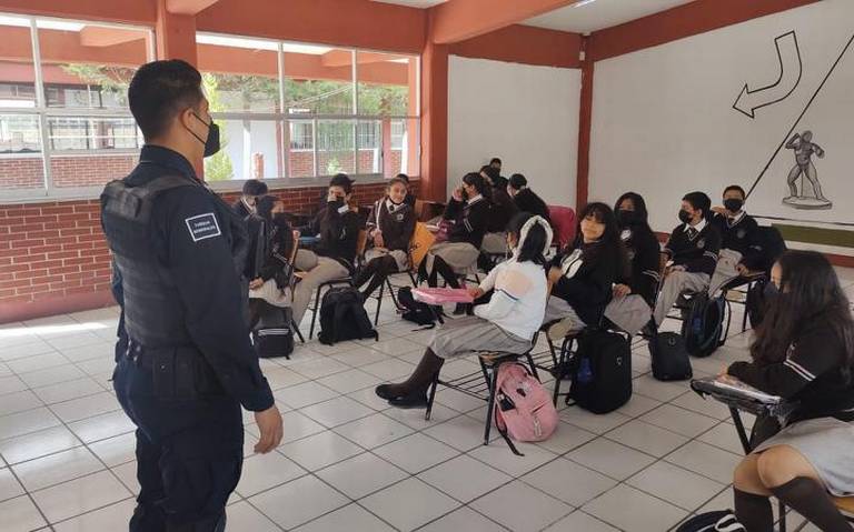Policía municipal de Apizaco da charla de concientización a estudiantes