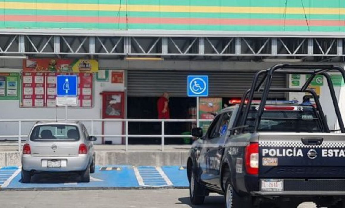 En asalto, meten a cámara de refrigeración a empleados de Bodega Aurrera