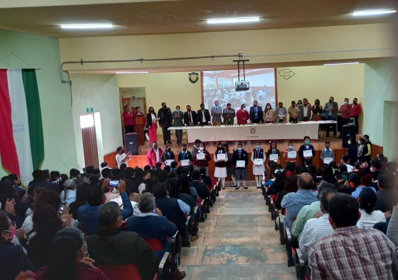 SEPE-USET premia a alumnos que participarán en concursos nacionales de matemáticas y ciencias