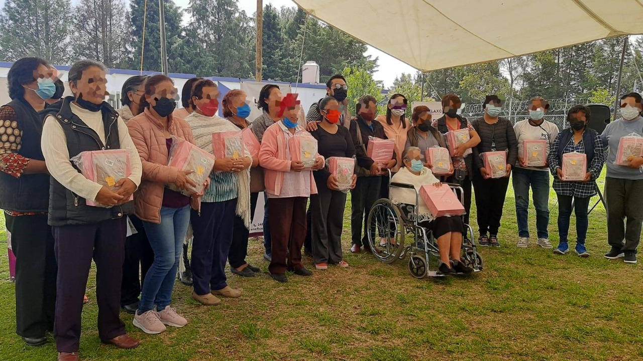 Mujeres afectadas por cáncer de mama reciben prótesis gratuita: APBPET