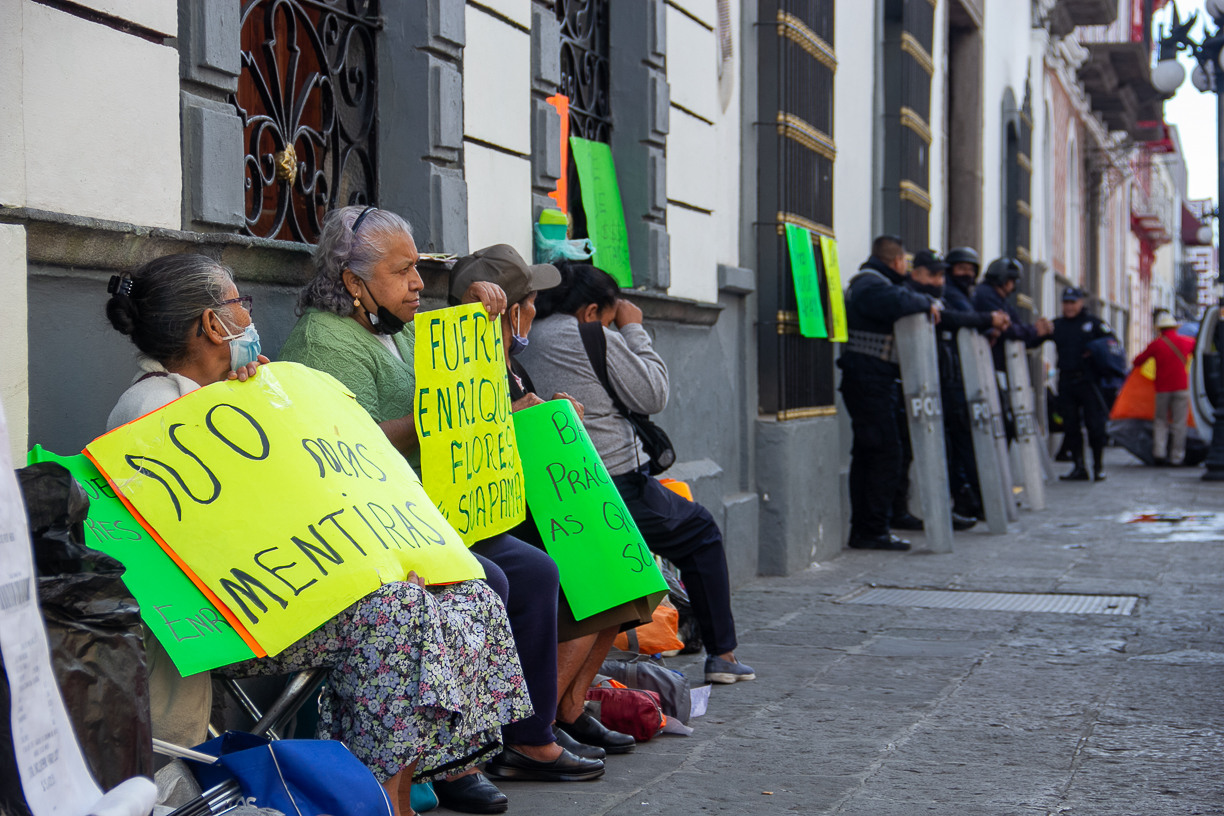 Colectivos se manifiestan contra incremento a las tarifas del agua potable 
