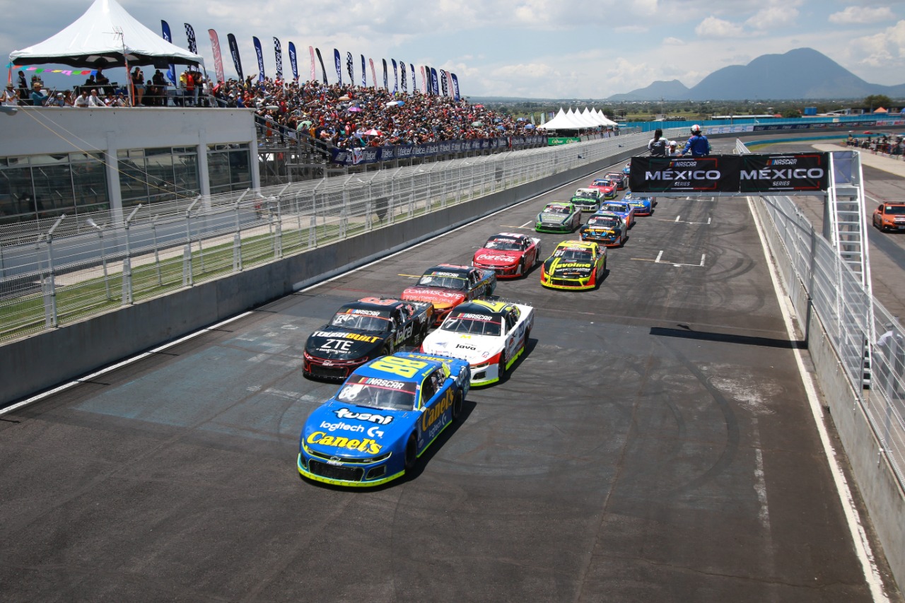 Xavi Razo se llevó el triunfo en la fecha de Nascar en Puebla 