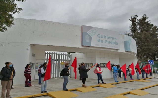 Señala Barbosa que líderes magisteriales de Puebla entregaron plazas a familiares y allegados por control político