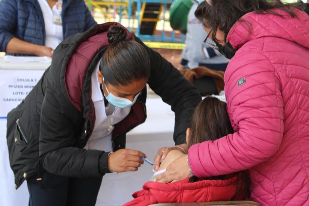 Continúan municipios de Tlaxcala vacunando a menores de 5 a 11 años de edad
