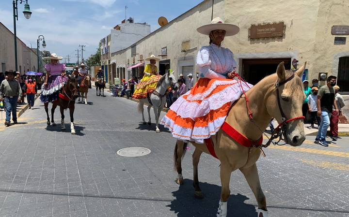 Feria de Apetatitlán 2022 inicia con desfile por las calles