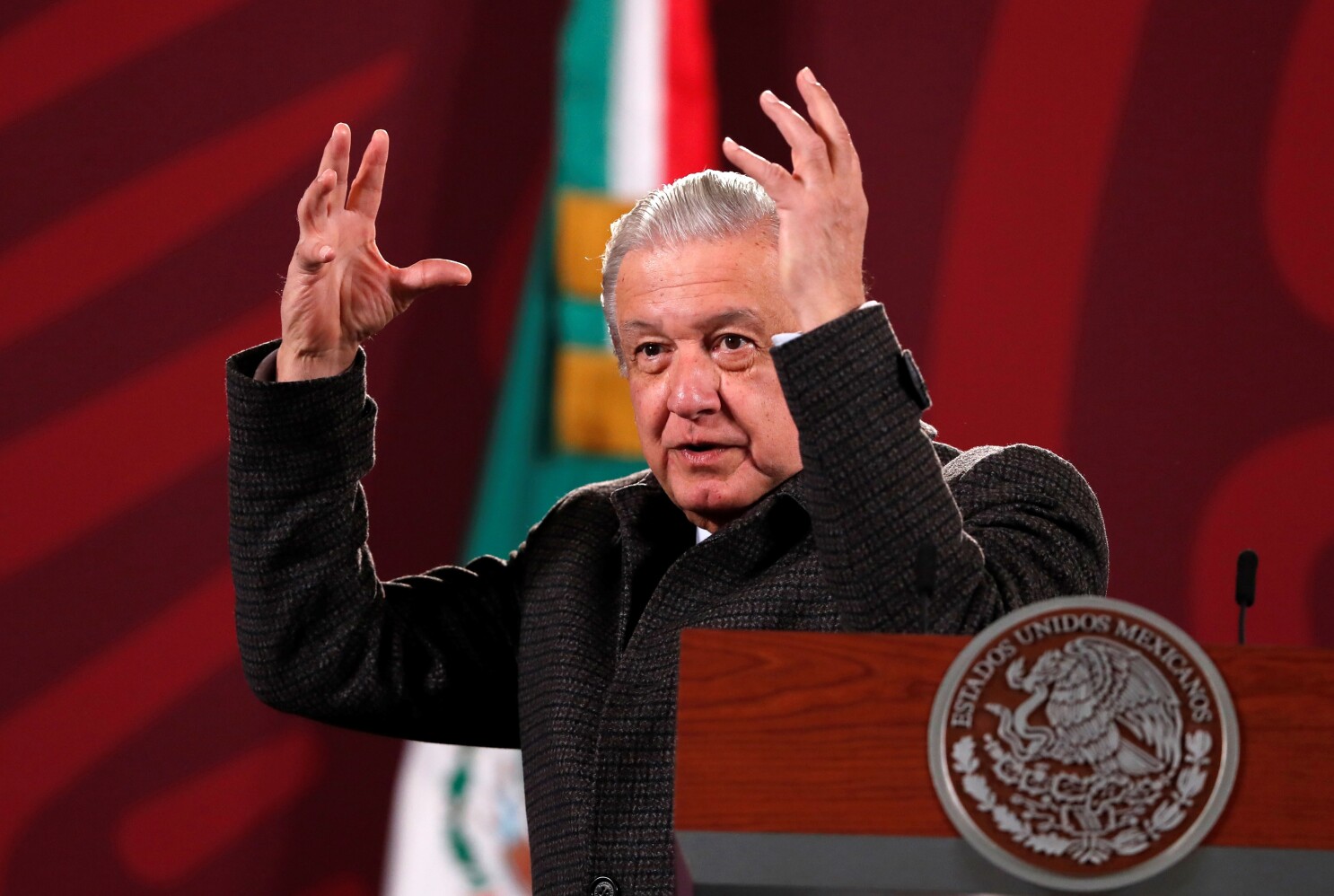 Advierte AMLO que México se defenderá si consultas a sector energético en el marco del T-MEC es por sanciones políticas