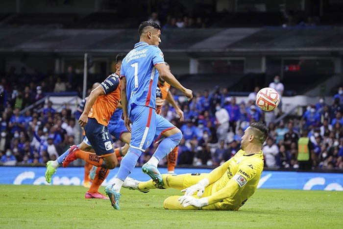 Puebla sacó el empate ante Cruz Azul en el Azteca 