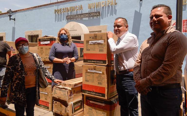 Ángelo Gutiérrez realiza la entrega de calentadores solares a familias de Apetatitlán