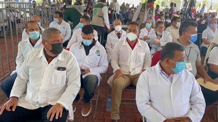 Primeros médicos especialistas cubanos arriban a Nayarit