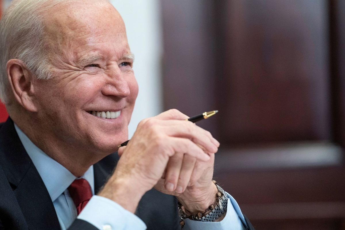 Joe Biden da negativo a covid-19 y dejará el aislamiento