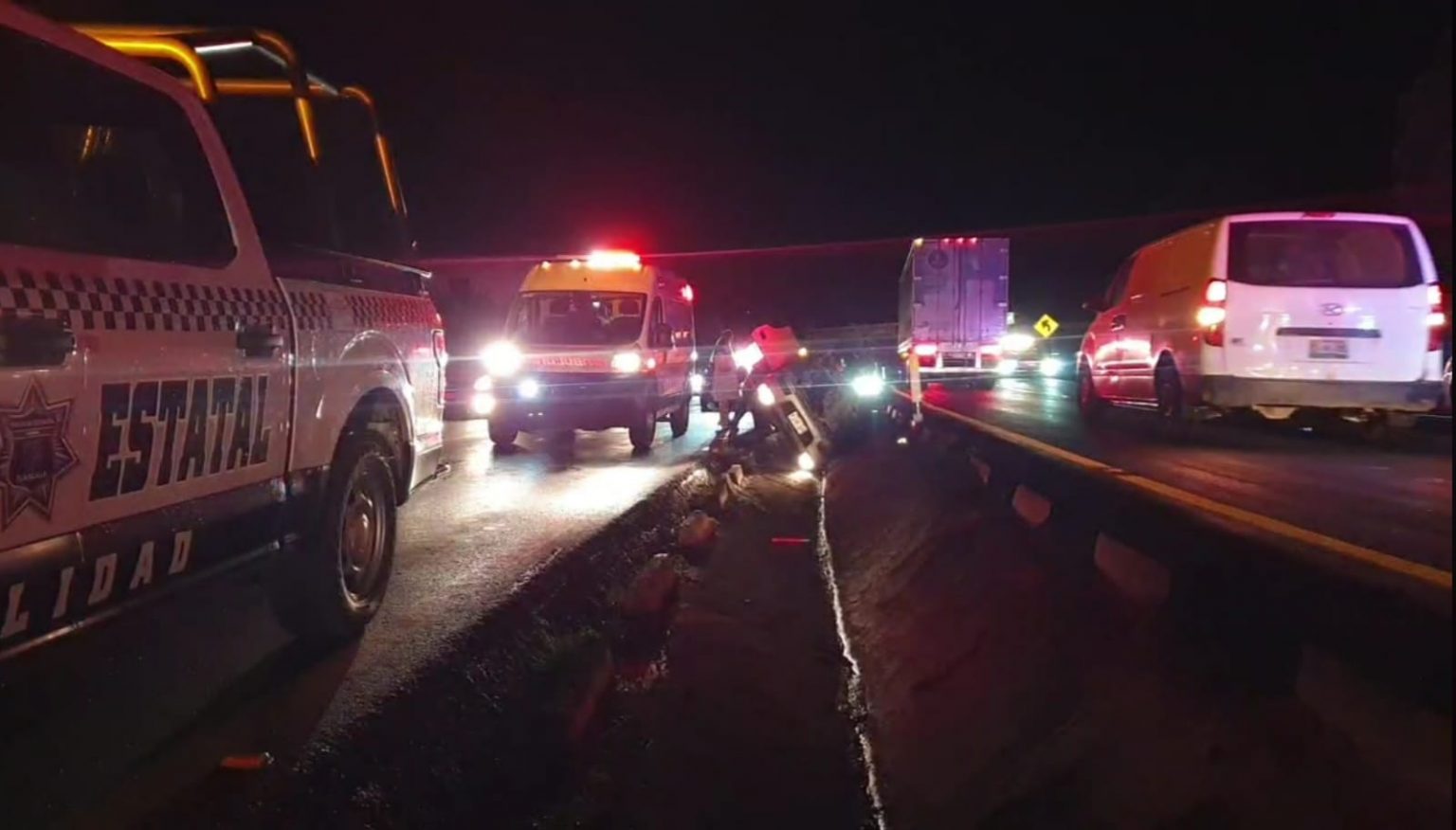 Salva la vida mujer tras volcadura en la Tlaxcala-Apizaco