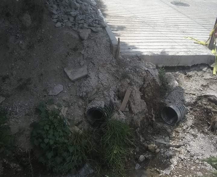 Con obras a medias edil de Apetatitlán pone en riesgo a pobladores