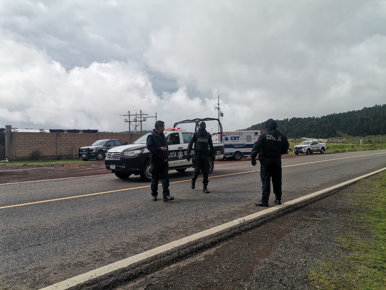 En enfrentamiento a balazos contra presunto talamontes resultan dos policías de Tlaxco heridos
