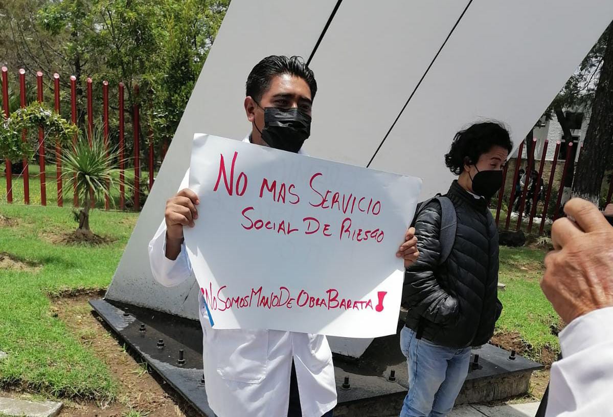 En Tlaxcala, reclaman seguridad para pasantes de medicina tras asesinato de médico en Durango