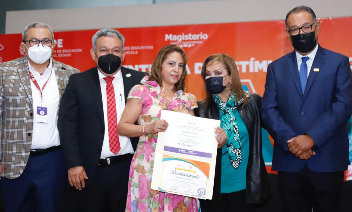 Entrega gobierno a personal de apoyo y asistencia a la educación