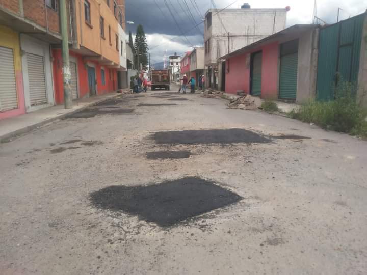 Gustavo Jiménez se burla de chiautempenses, parcha calles para justificar opacidad