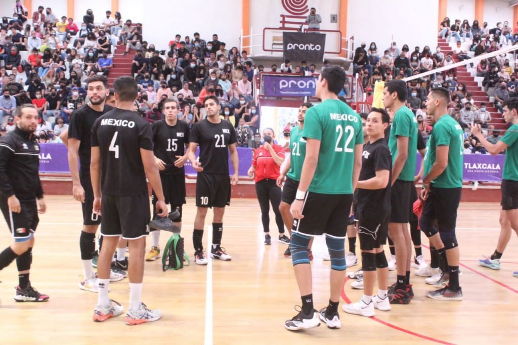 Disfrutan tlaxcaltecas juego de selección nacional de voleibol de sala 