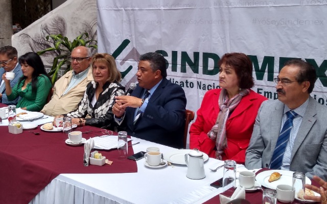 Barbosa afirma que hubo "acuerdos de impunidad" entre presidentes municipales y exauditor de Puebla