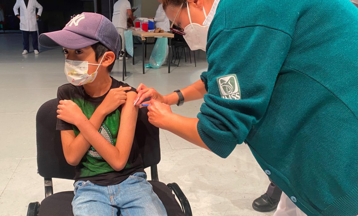 Aplica IMSS Tlaxcala primera dosis contra Covid 19 a niños de 5 a 11 años