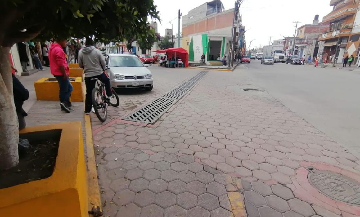Atiende Chiautempan descargas sanitarias en la calle Tlahuicole