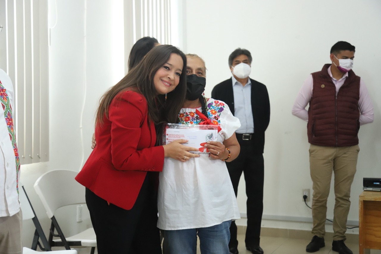 Secretaría de Bienestar Estatal entregó apoyos para proyectos productivos de personas indígenas