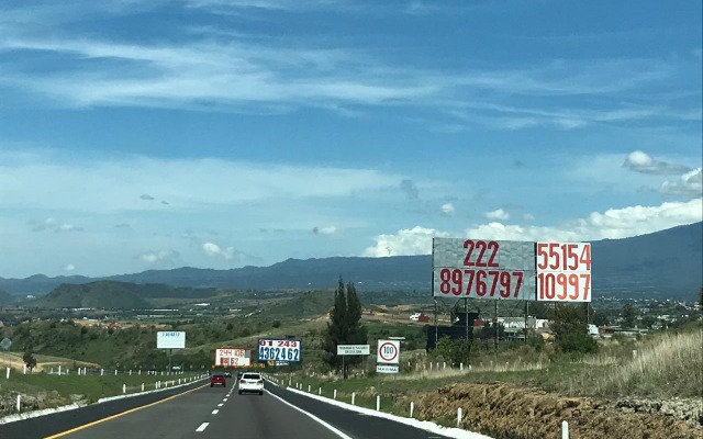 Gobierno estatal busca prohibir con reforma la colocación de espectaculares en áreas verdes 