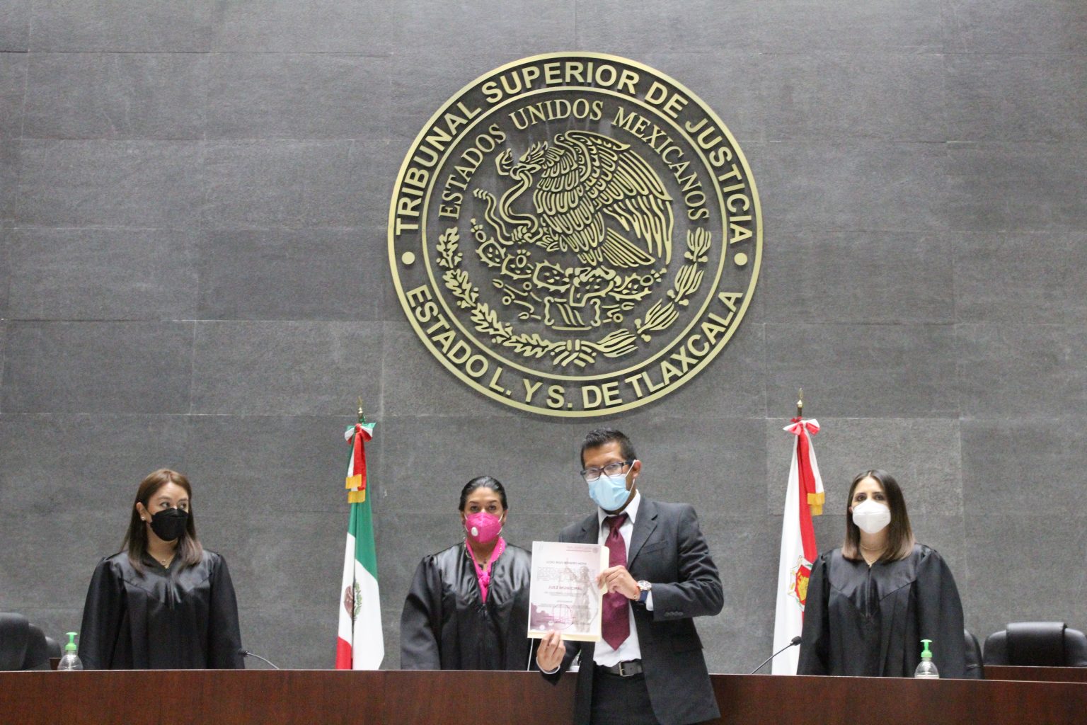 Ante el pleno del TSJE rinde protesta juez municipal de Tzompantepec