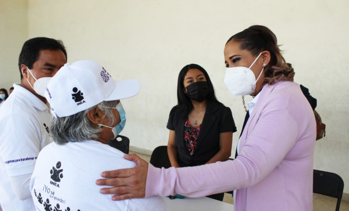 Entrega ITEA certificados de educación básica en diferentes municipios