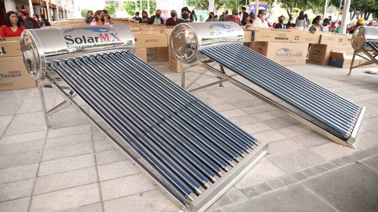Ayuntamiento de San Andrés Cholula entregó 200 calentadores solares 