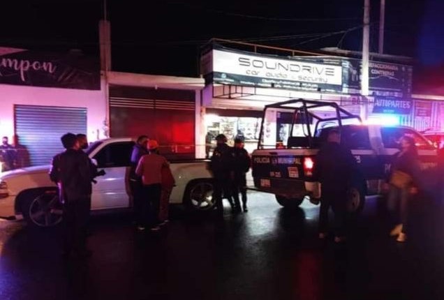 Ejecutan a dos hombres y hieren a un trabajador en un establecimiento en Xonacatepec 